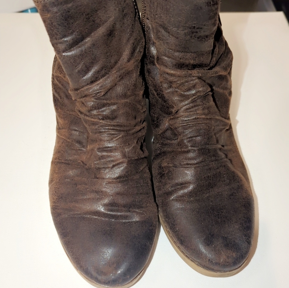 Boots - Picture 7 of 9